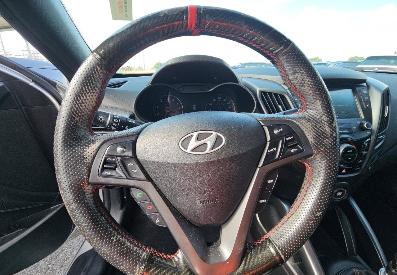 Used 2016 Hyundai Veloster Turbo w/ Option Group 04 FWD image 9