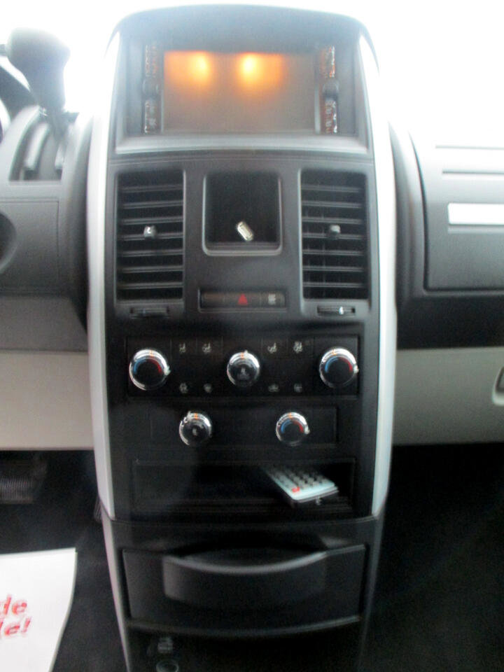 Used 2010 Dodge Grand Caravan SE image 11
