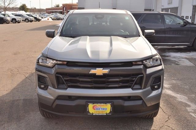 Used 2024 Chevrolet Colorado LT w/ LT Convenience Package II AWD/4WD image 3