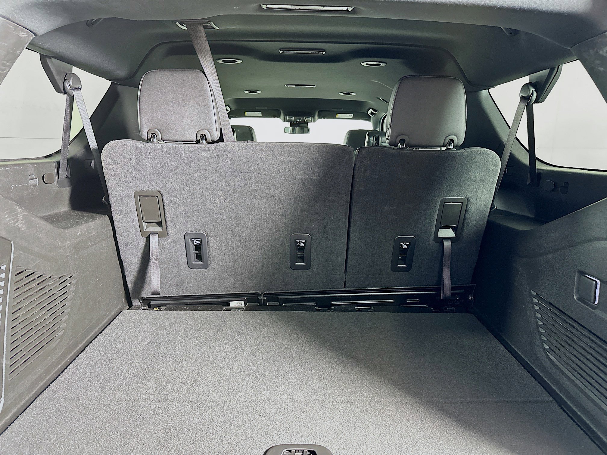 Used 2025 Chevrolet Suburban Z71 image 33