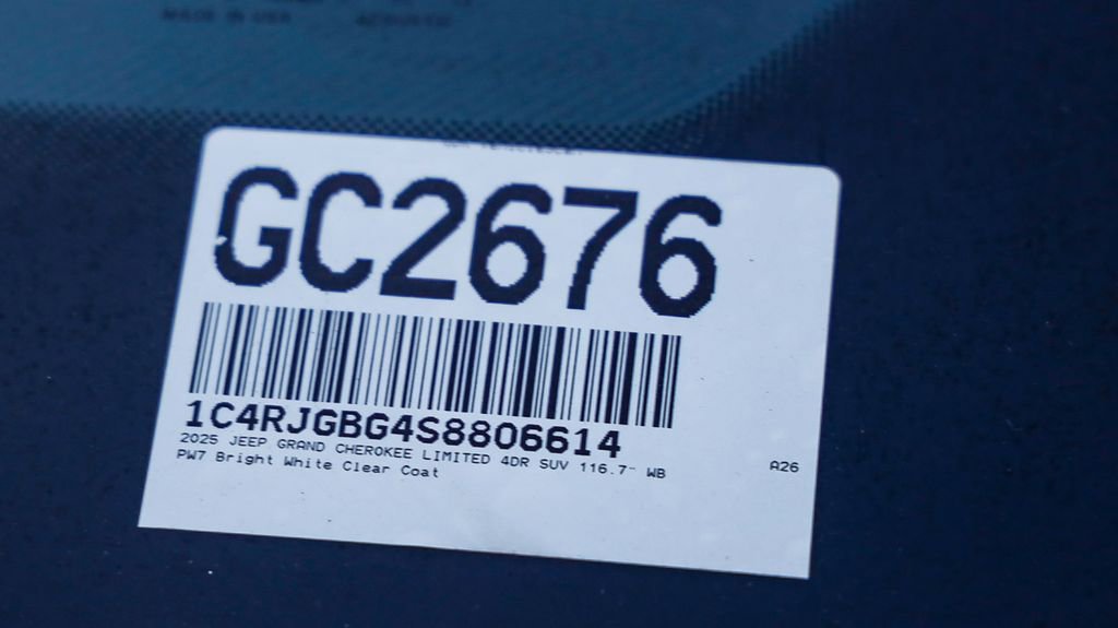 New 2025 Jeep Grand Cherokee Limited w/ Black Appearance Package image 33