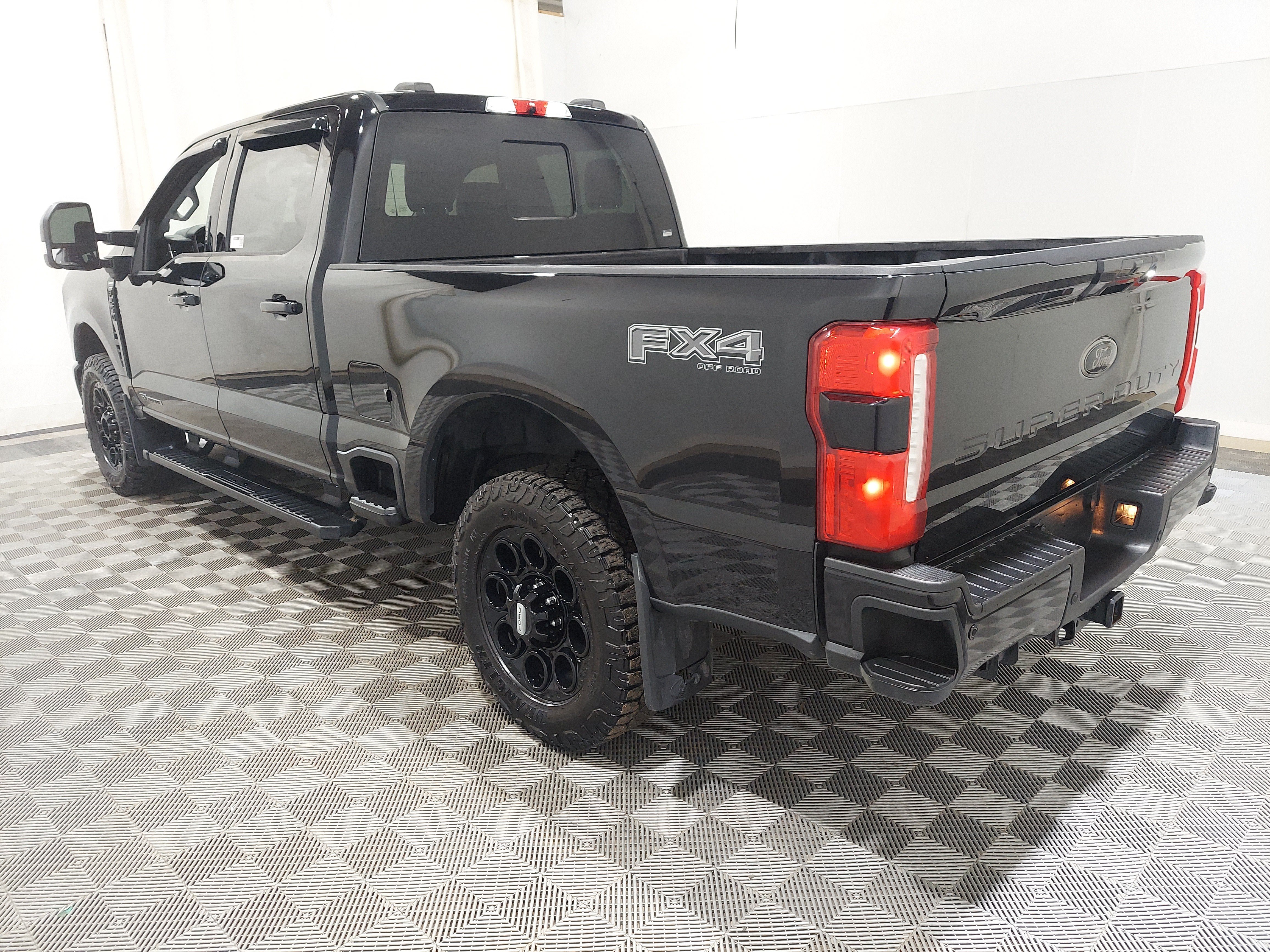 Used 2024 Ford F250 Lariat w/ Lariat Ultimate Package AWD/4WD image 2