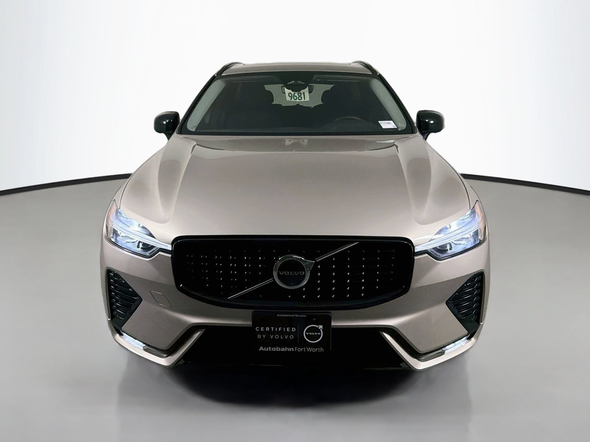 Certified 2024 Volvo XC60 B5 Plus AWD/4WD image 2