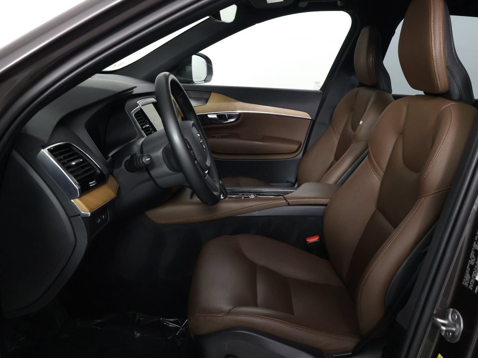 Certified 2024 Volvo XC90 T8 Plus w/ Protection Package Premier AWD/4WD image 31