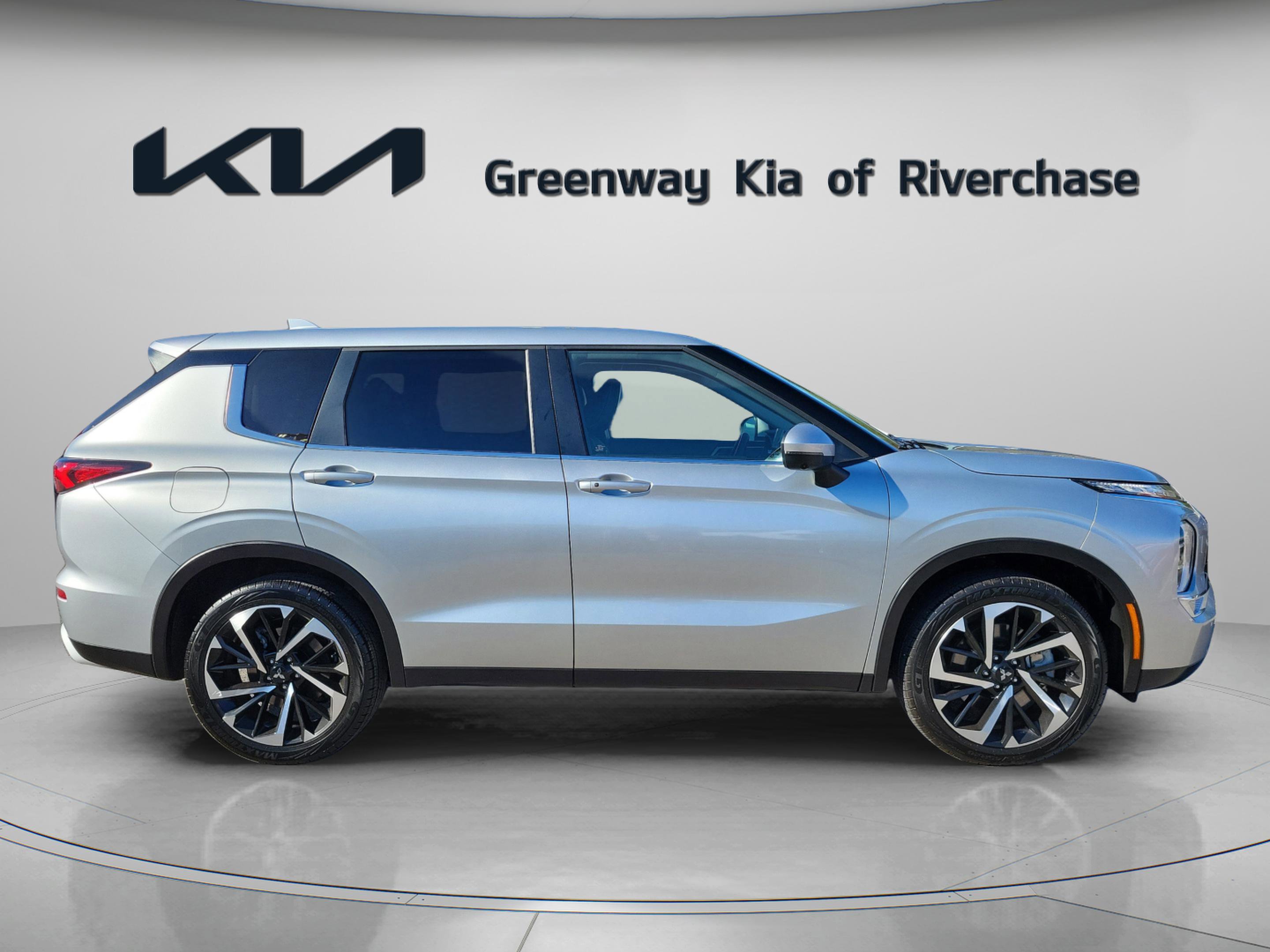 Used 2024 Mitsubishi Outlander SE image 7