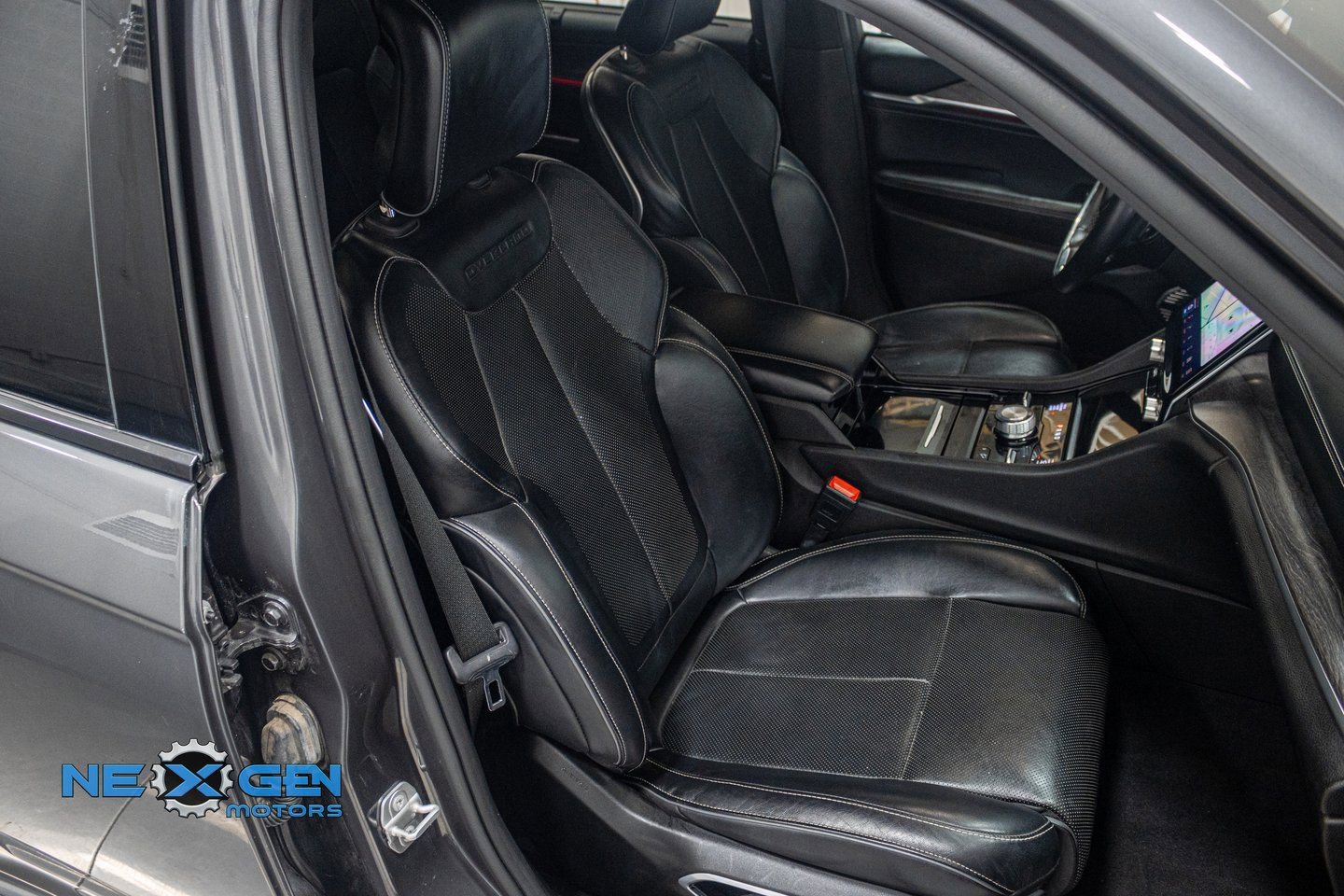 Used 2021 Jeep Grand Cherokee L Overland w/ Luxury Tech Group IV AWD/4WD image 39