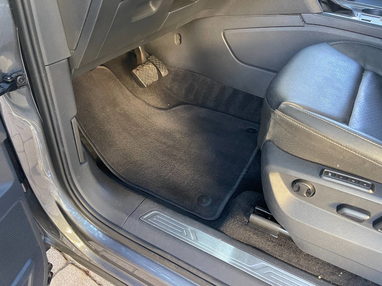 Used 2018 Volkswagen Atlas SEL image 25