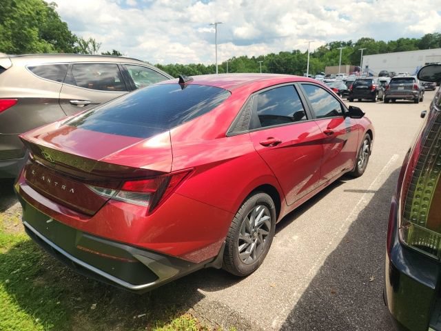 Used 2024 Hyundai Elantra SEL FWD image 5