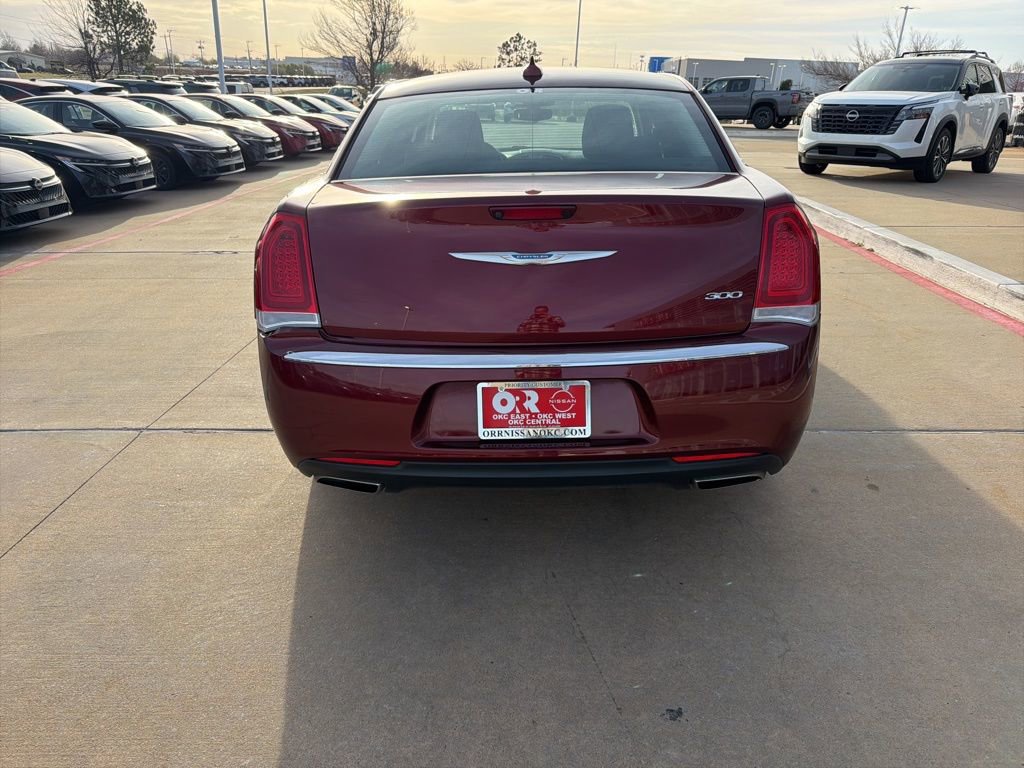 Used 2023 Chrysler 300 Touring image 4