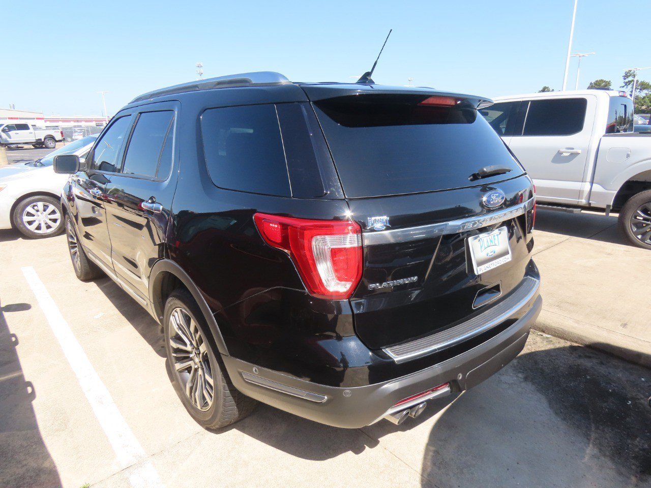 Used 2018 Ford Explorer Platinum AWD/4WD image 16