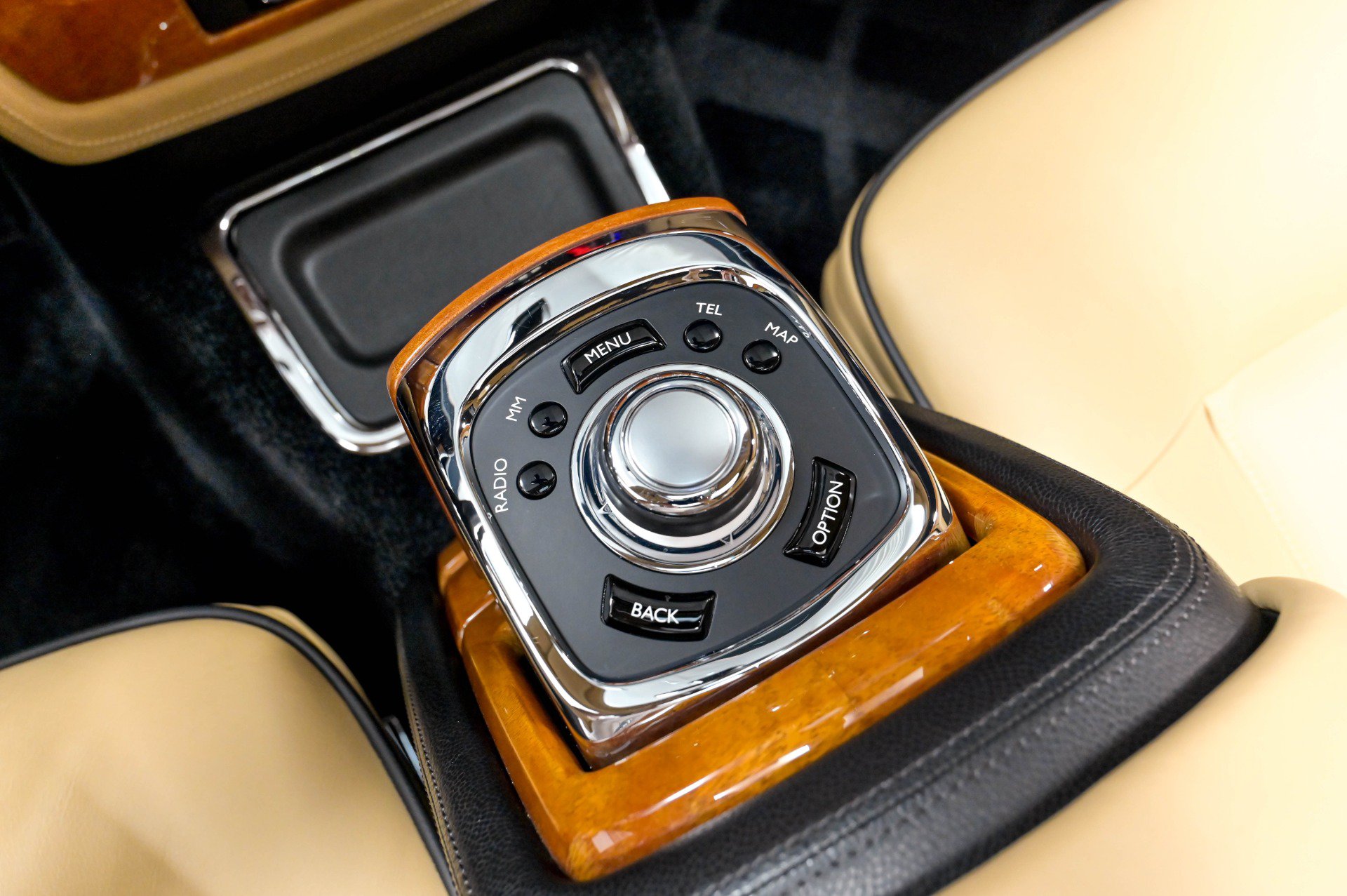 Used 2013 Rolls-Royce Phantom Sedan RWD image 84