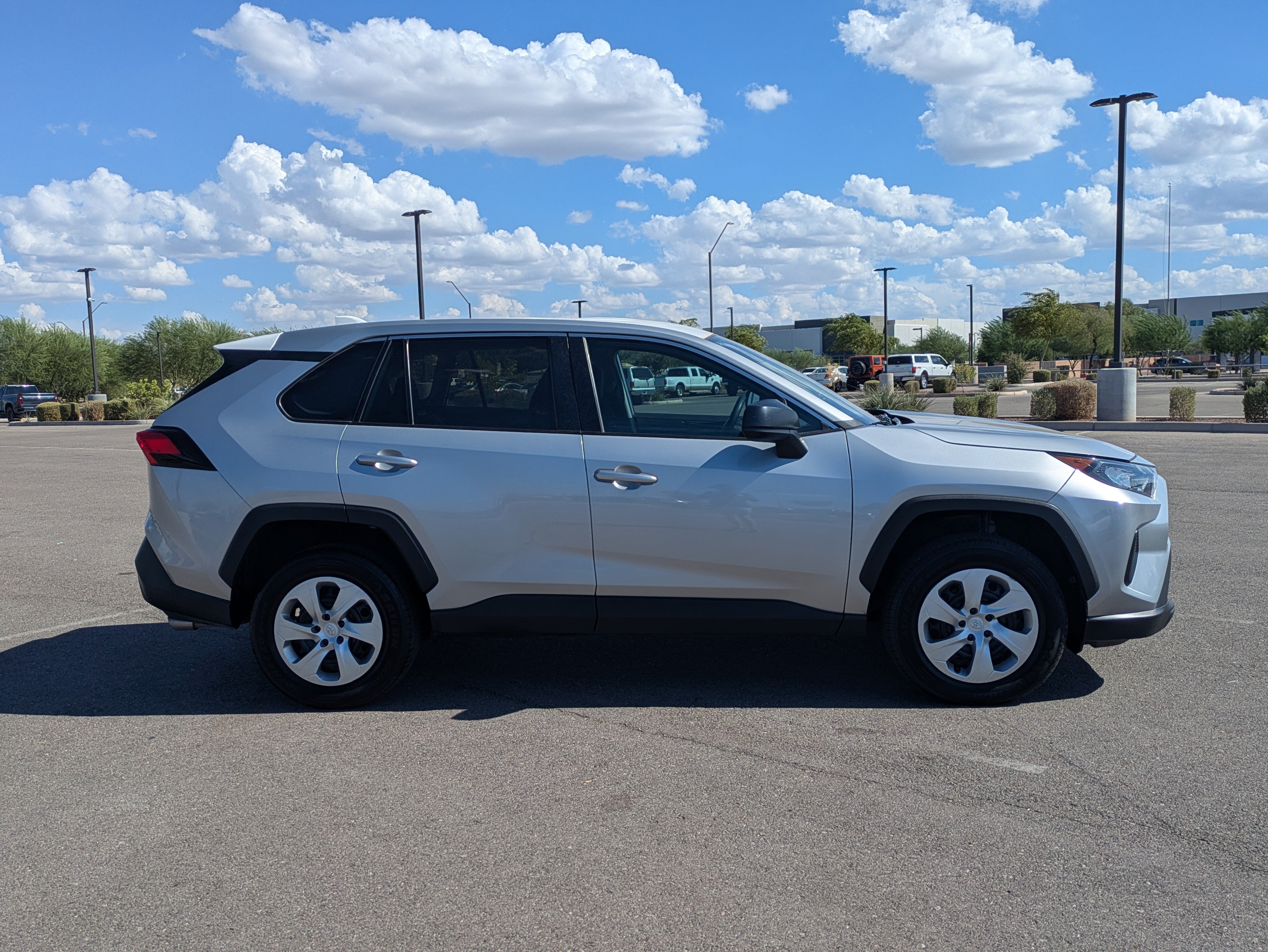 Used 2022 Toyota RAV4 LE w/ Carpet Mat Package (TMS) FWD image 6