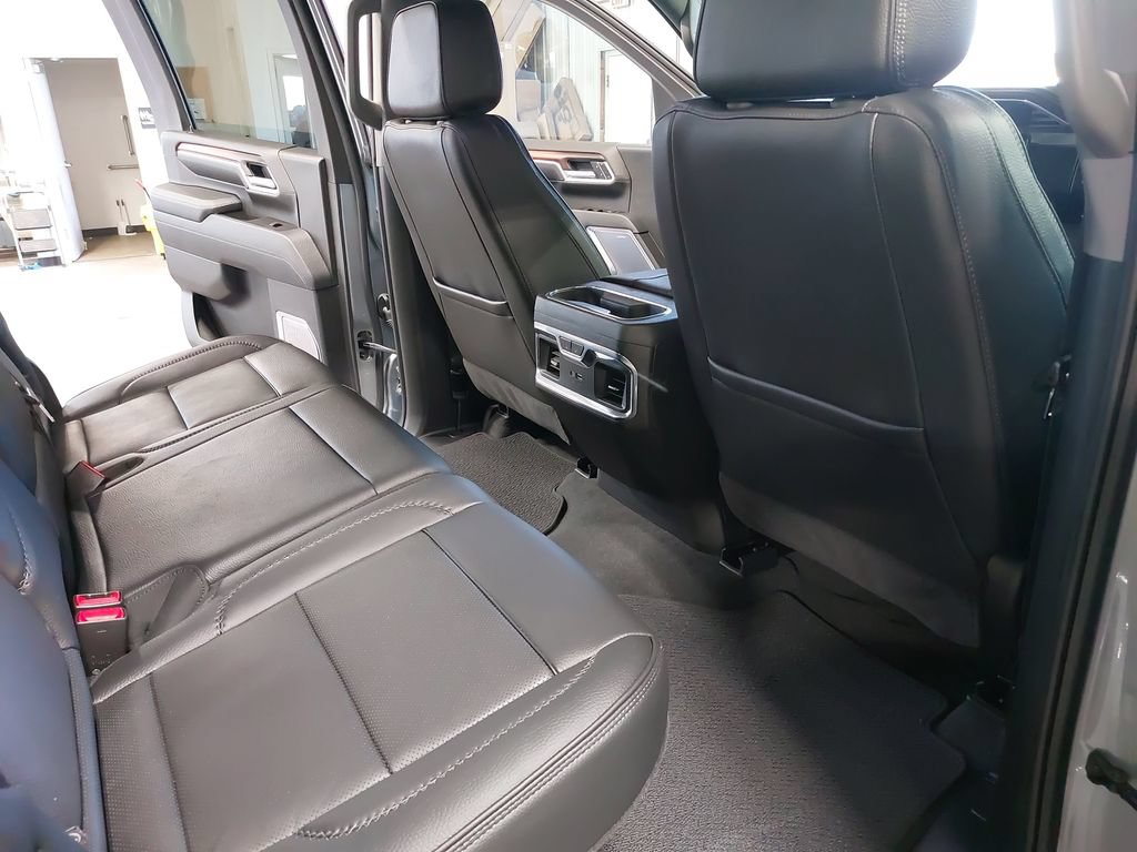 Used 2025 GMC Sierra 3500 Denali w/ Denali Reserve Package AWD/4WD image 11