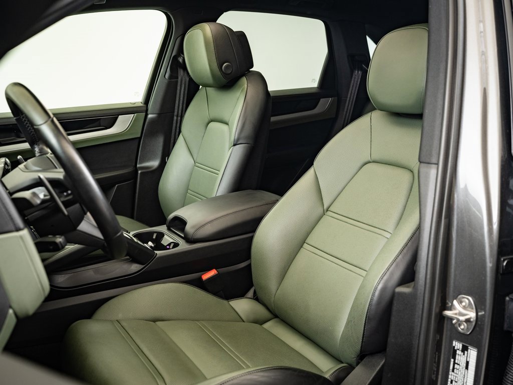 Used 2024 Porsche Cayenne image 5