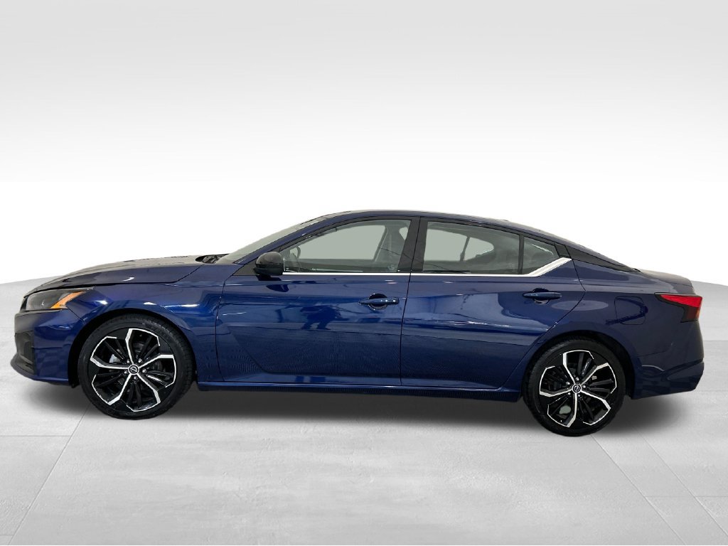 Used 2024 Nissan Altima 2.5 SR FWD image 2