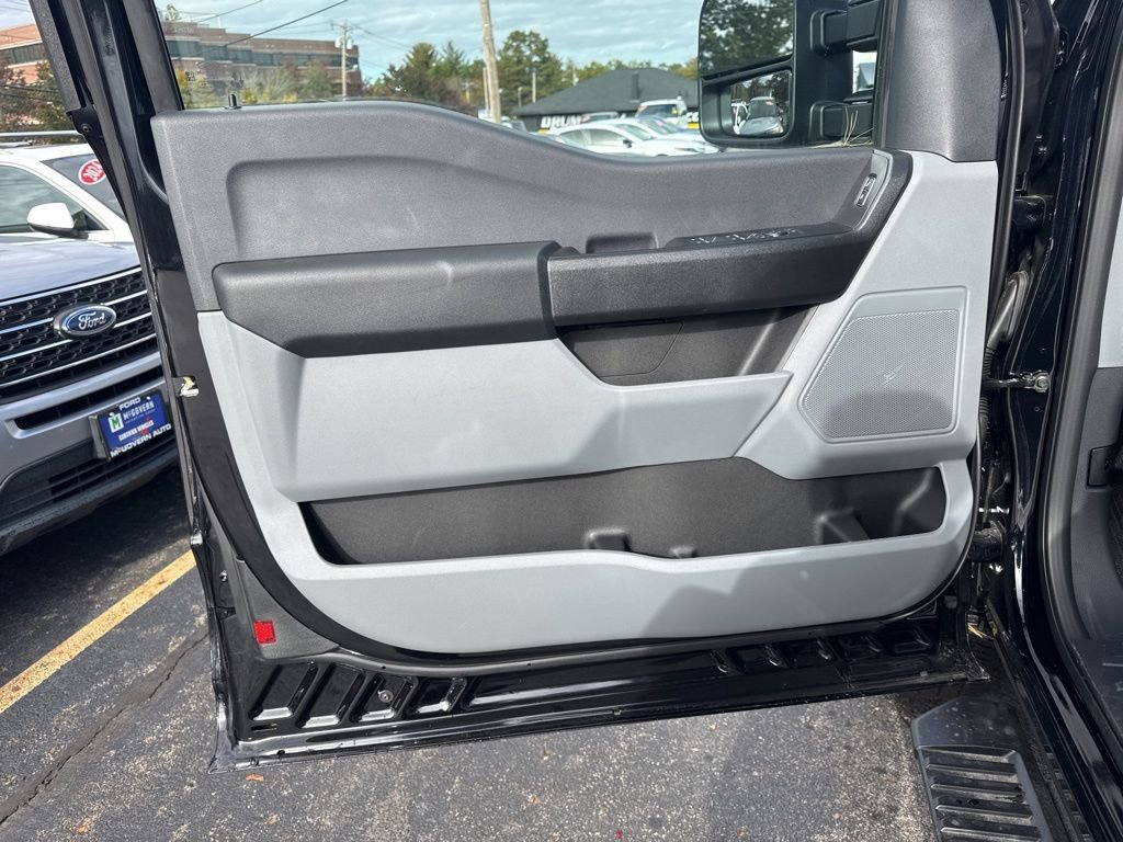 New 2026 Ford F350 XL w/ XL Chrome Package image 9