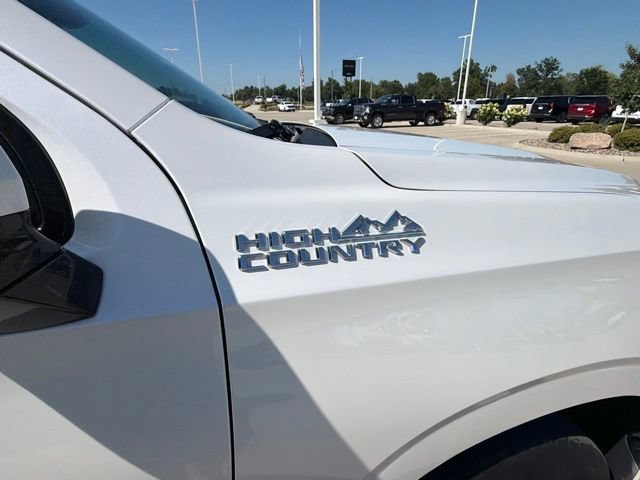 Used 2022 Chevrolet Suburban High Country AWD/4WD image 34