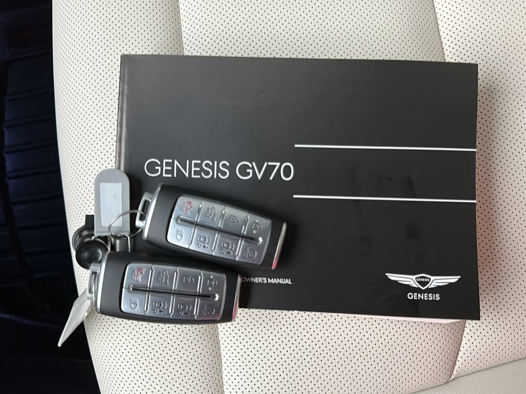 Certified 2025 Genesis Electrified GV70 AWD/4WD image 32
