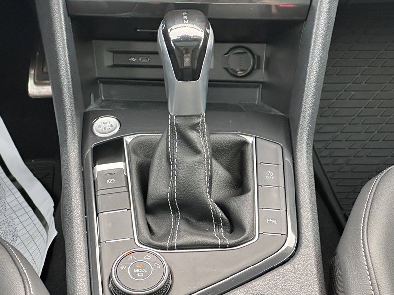Used 2024 Volkswagen Tiguan SE R-Line w/ MDO Package, Two-Row image 17
