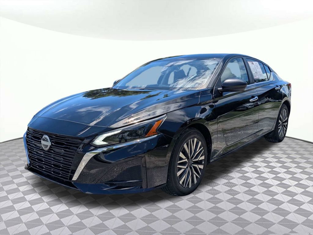 Used 2025 Nissan Altima 2.5 SV FWD image 7