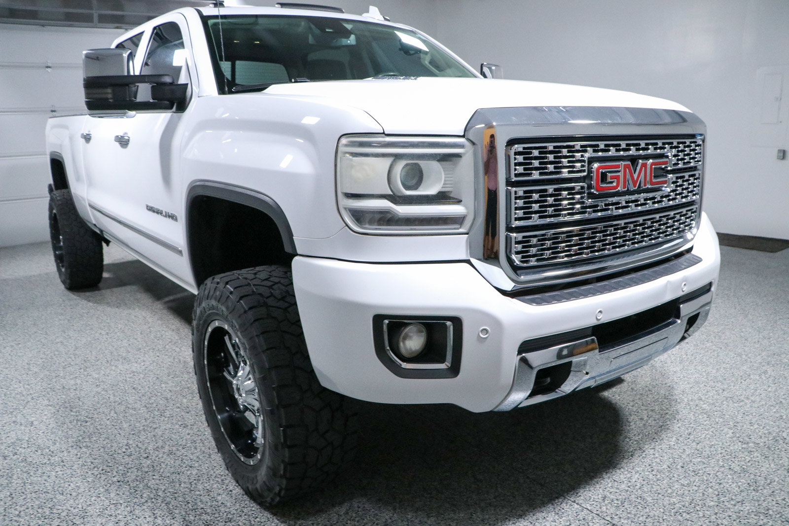Used 2016 GMC Sierra 2500 Denali w/ Duramax Plus Package AWD/4WD image 5
