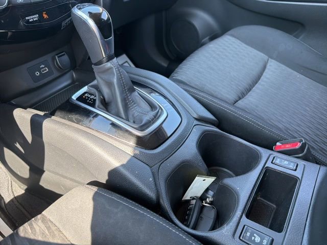 Used 2020 Nissan Rogue SV image 23
