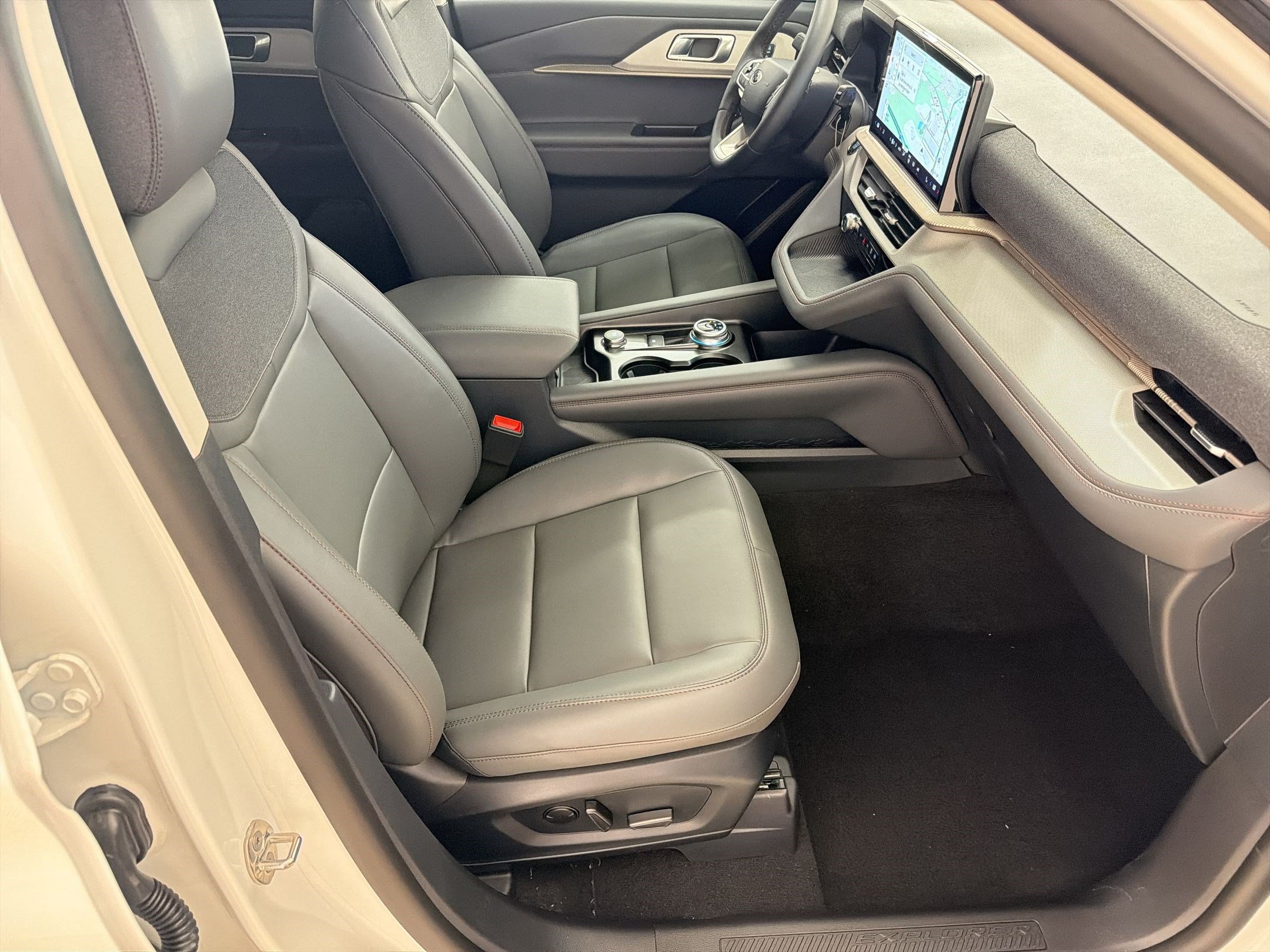 New 2026 Ford Explorer Active w/ Active Comfort Package RWD image 28