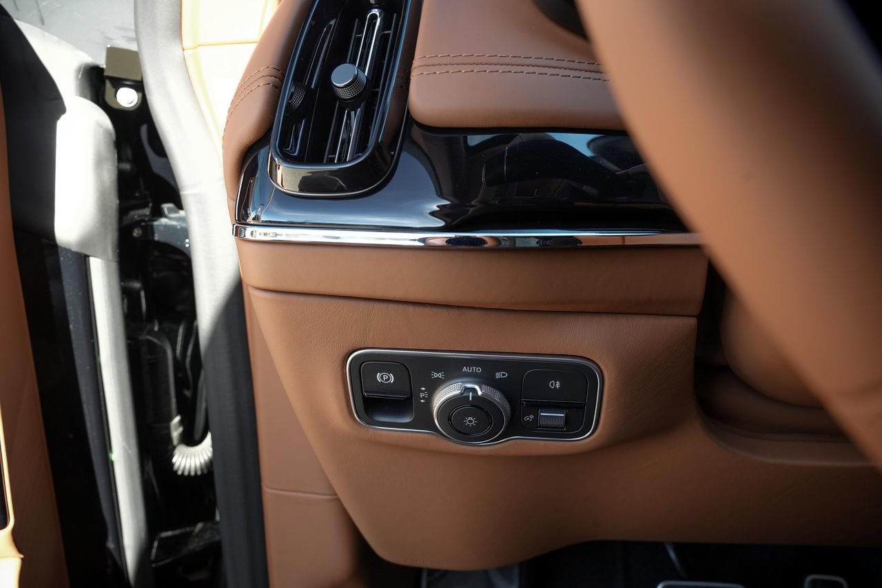 New 2026 Aston Martin DBX 707 image 27