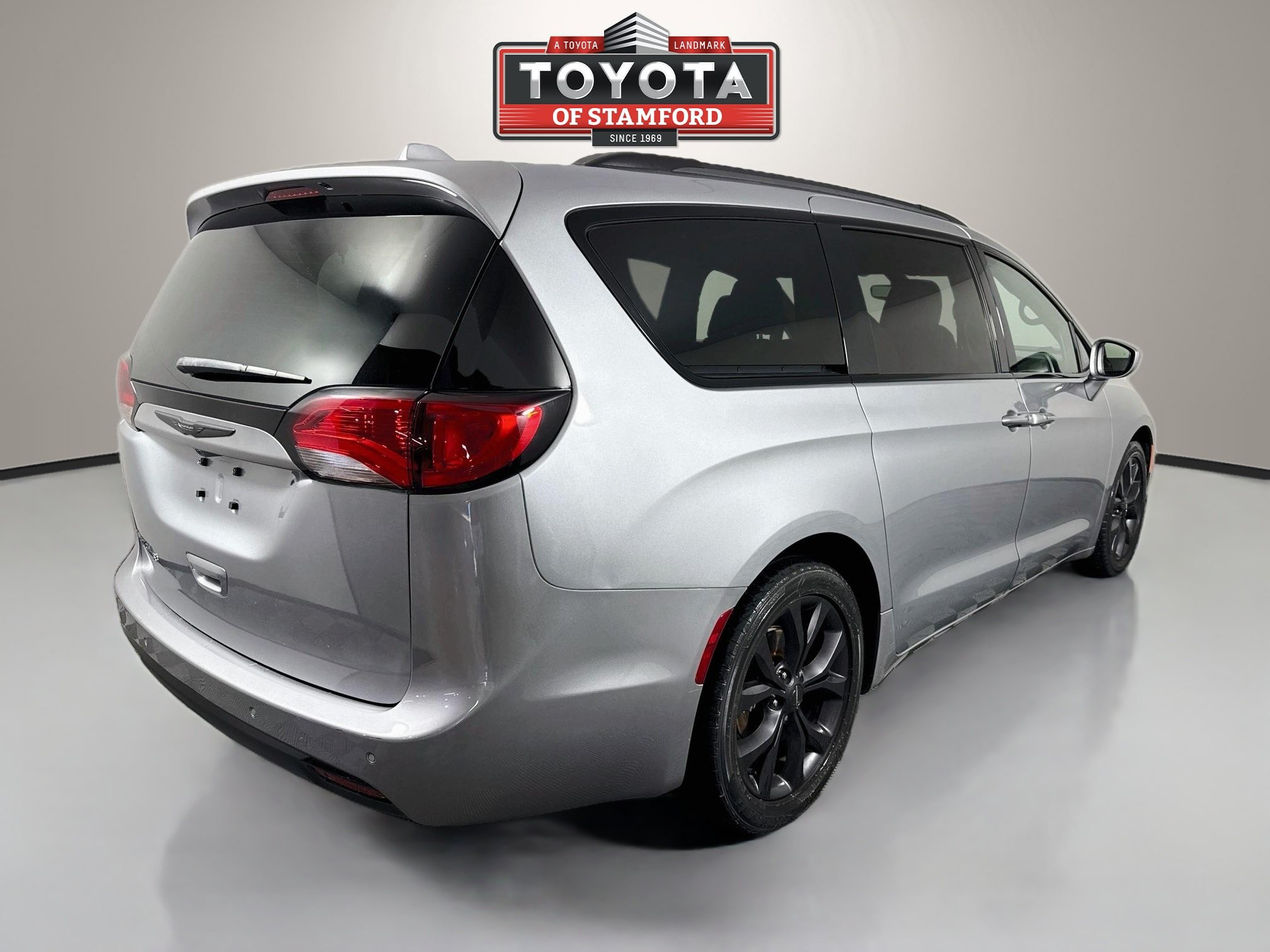 Used 2020 Chrysler Pacifica Touring-L Plus w/ S Appearance Package FWD image 7