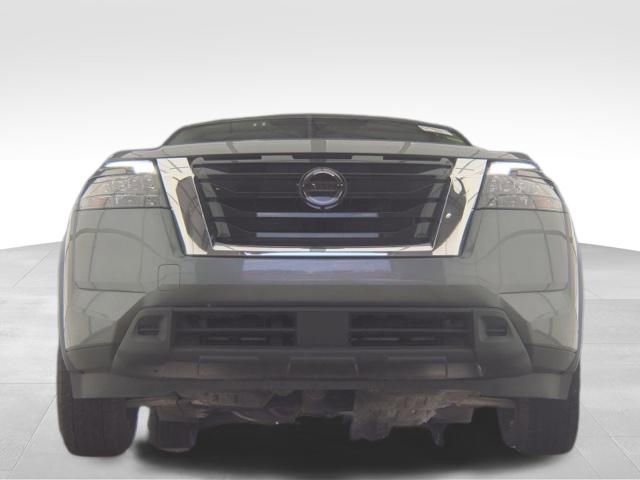 Used 2024 Nissan Pathfinder SV image 3