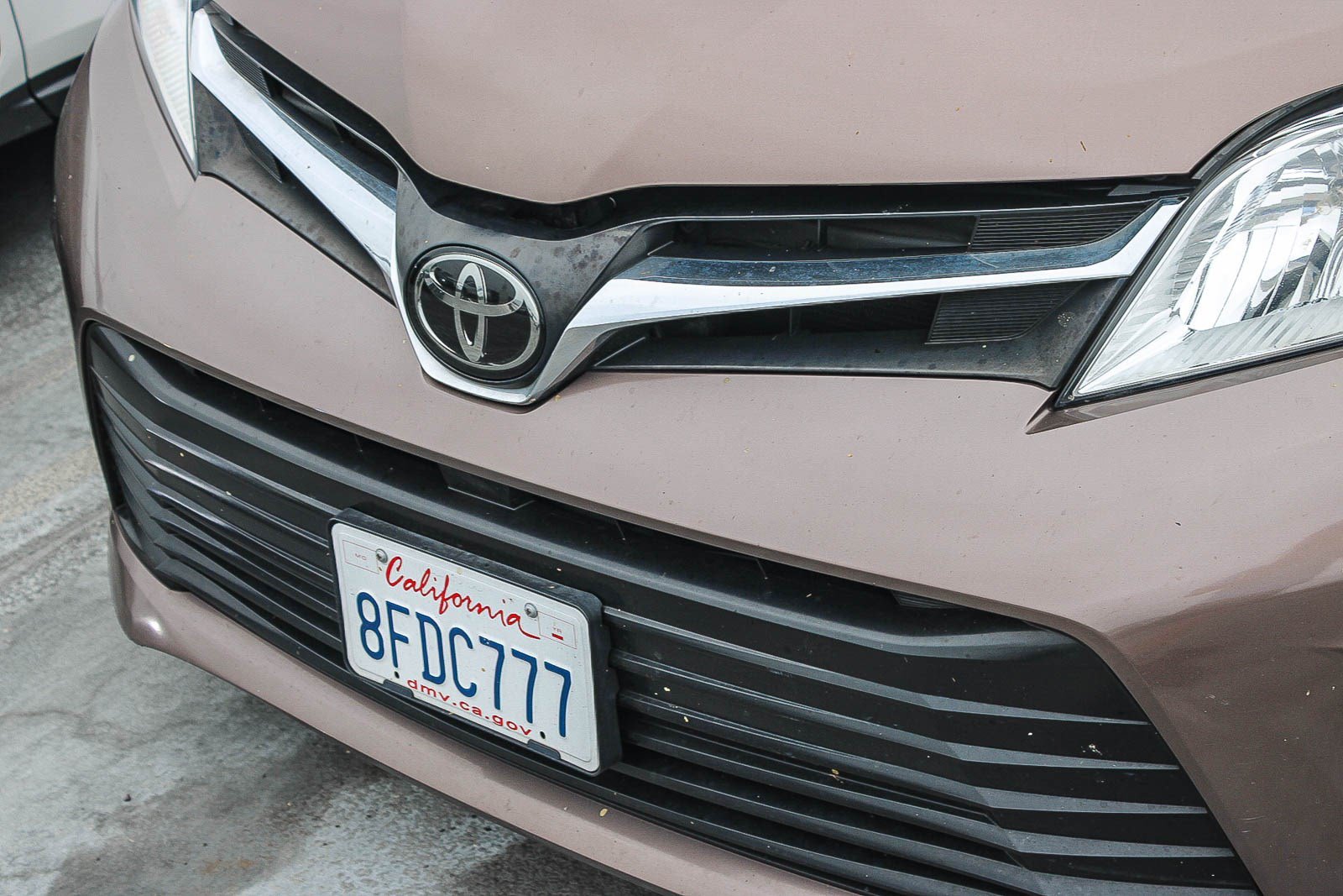 Used 2018 Toyota Sienna LE w/ Carpet Mat Package FWD image 5