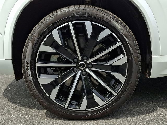 Used 2025 Volvo XC90 T8 Ultra w/ Protection Package Premier image 8