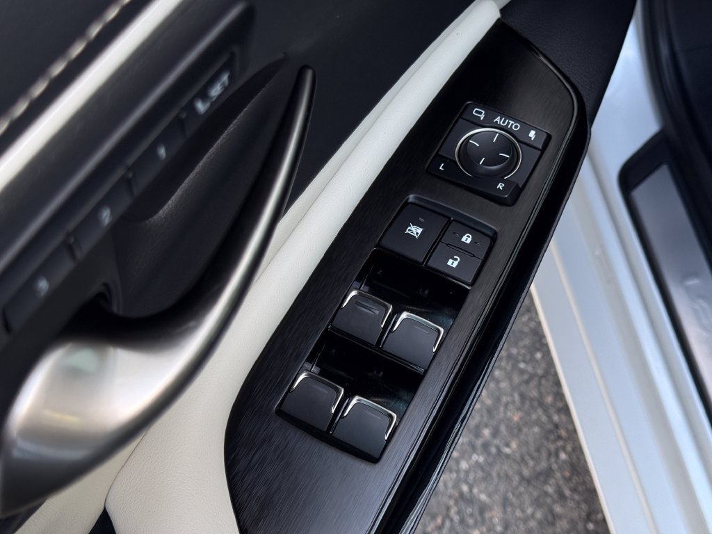 Certified 2024 Lexus ES 300h w/ Premium Package FWD image 29