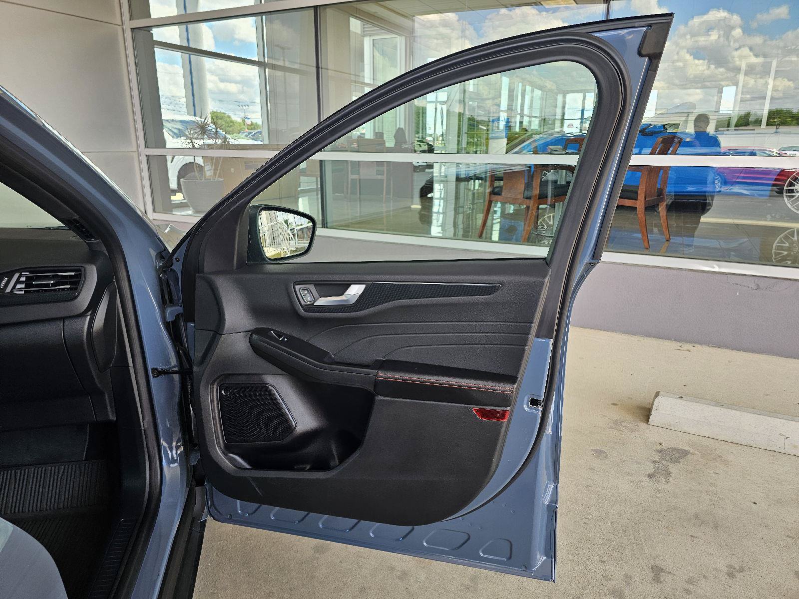Used 2024 Ford Escape ST-Line w/ Tech Pack #1 AWD/4WD image 11