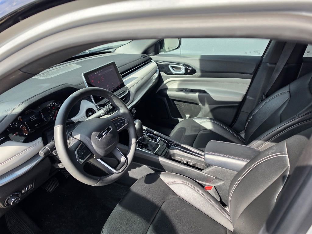 Used 2025 Jeep Compass Limited AWD/4WD image 10