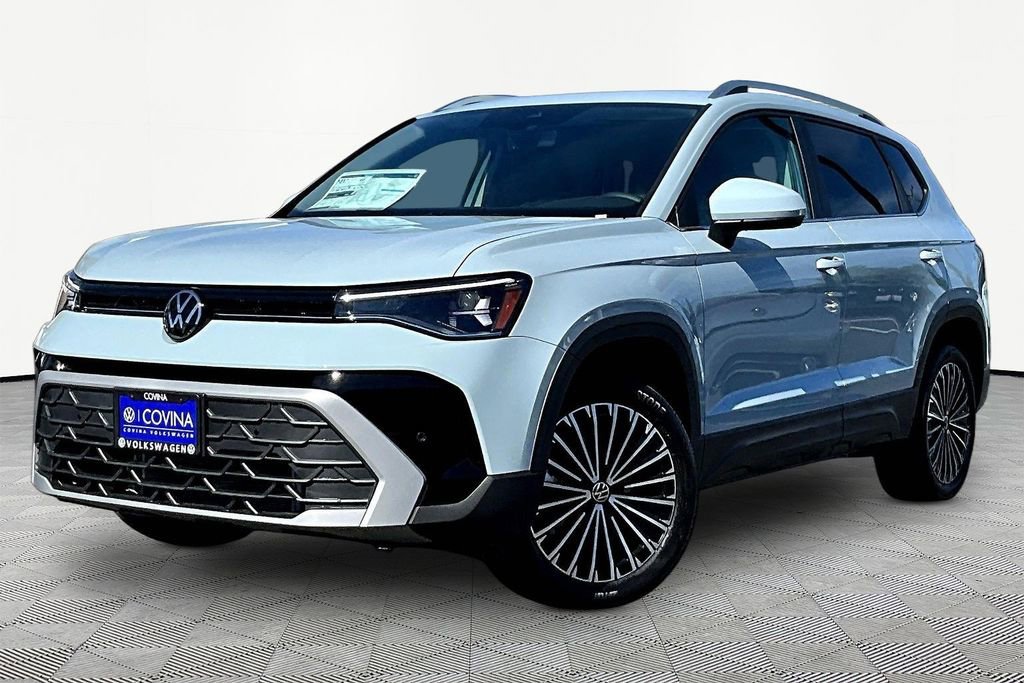 New 2026 Volkswagen Taos SE image 3