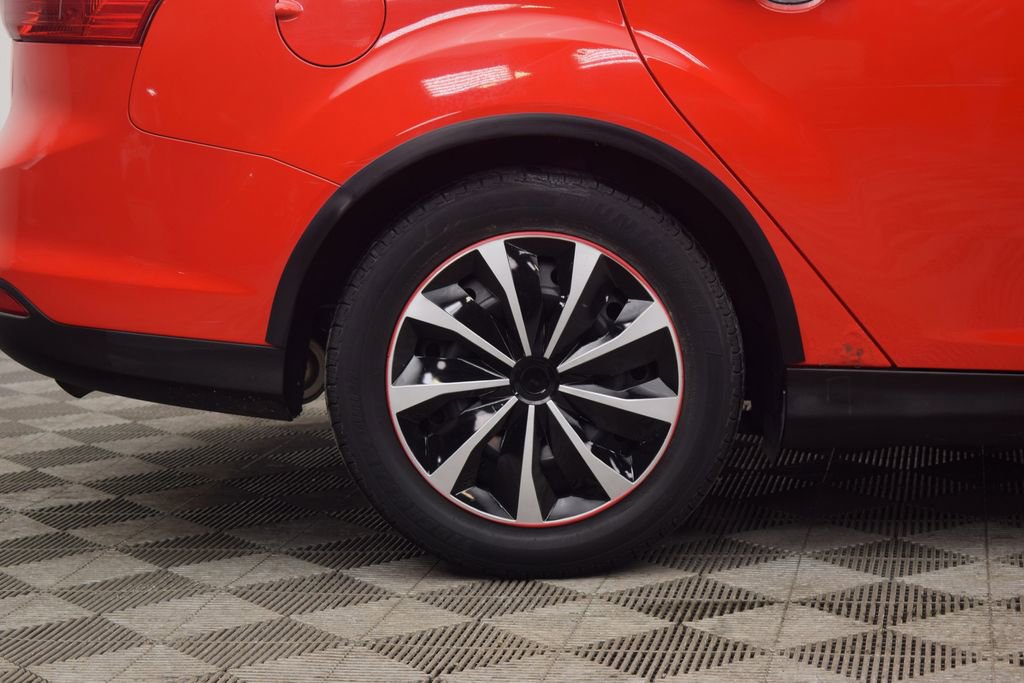 Used 2012 Ford Focus SE w/ SE Winter Pkg image 25