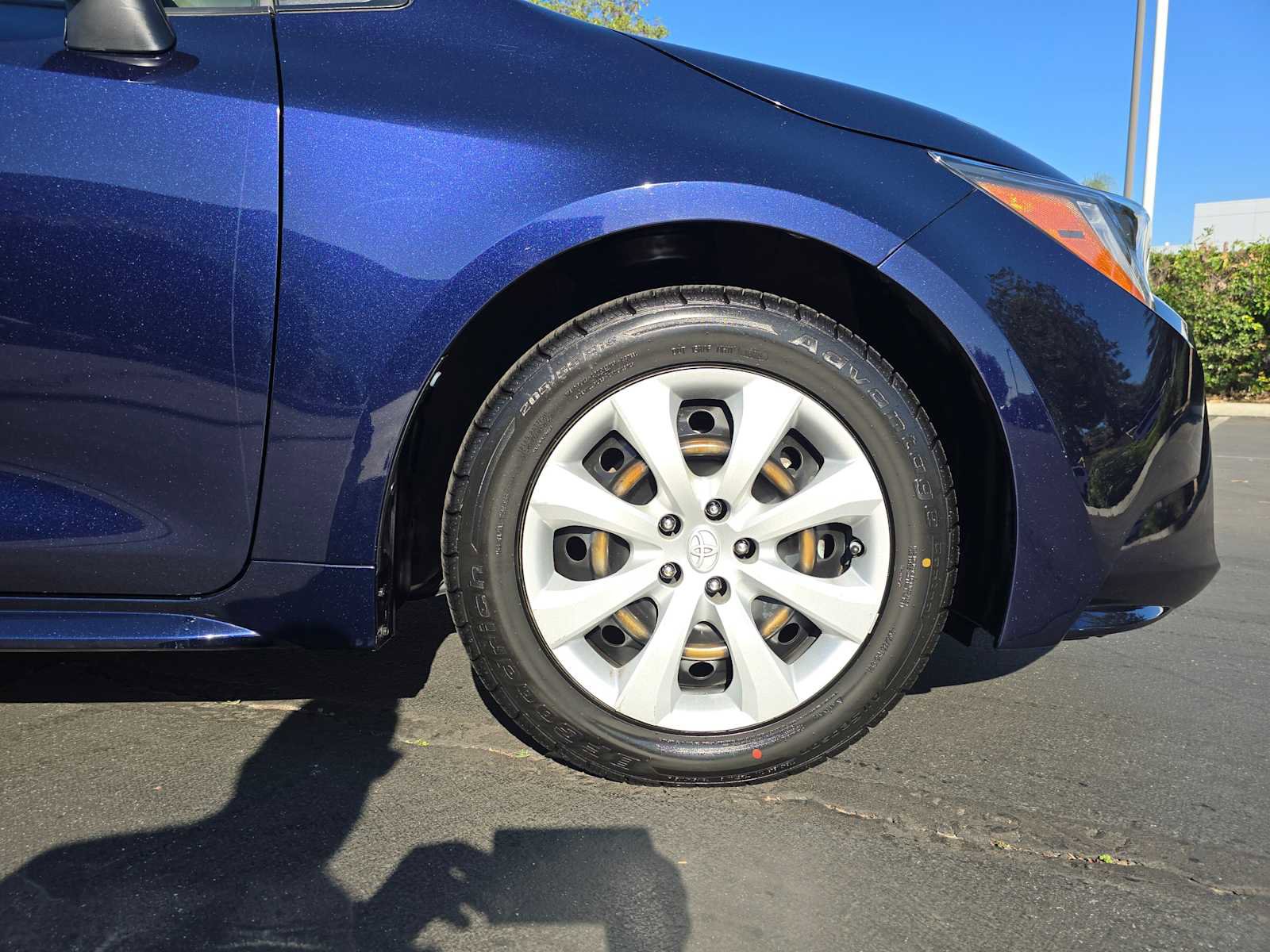 Used 2021 Toyota Corolla LE image 9