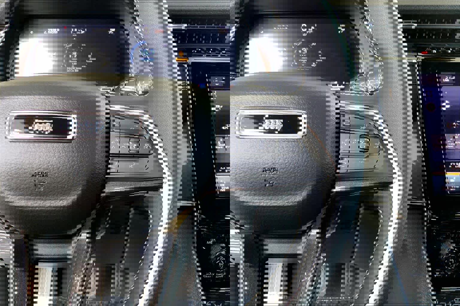 Used 2023 Jeep Grand Cherokee Altitude image 24