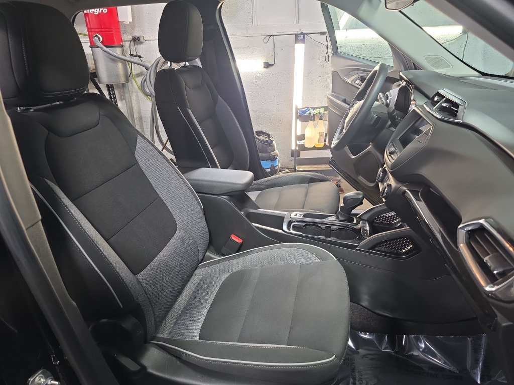 Used 2023 Chevrolet TrailBlazer LT AWD/4WD image 10