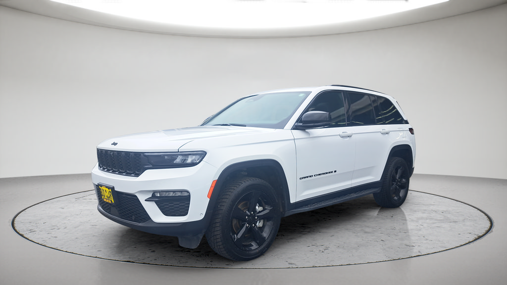 Used 2024 Jeep Grand Cherokee Limited w/ Luxury Tech Group II AWD/4WD image 1