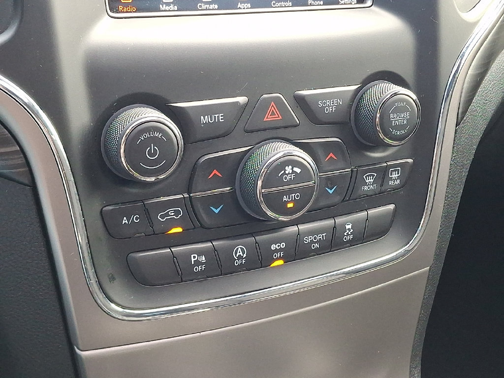 Used 2021 Jeep Grand Cherokee Laredo AWD/4WD image 18