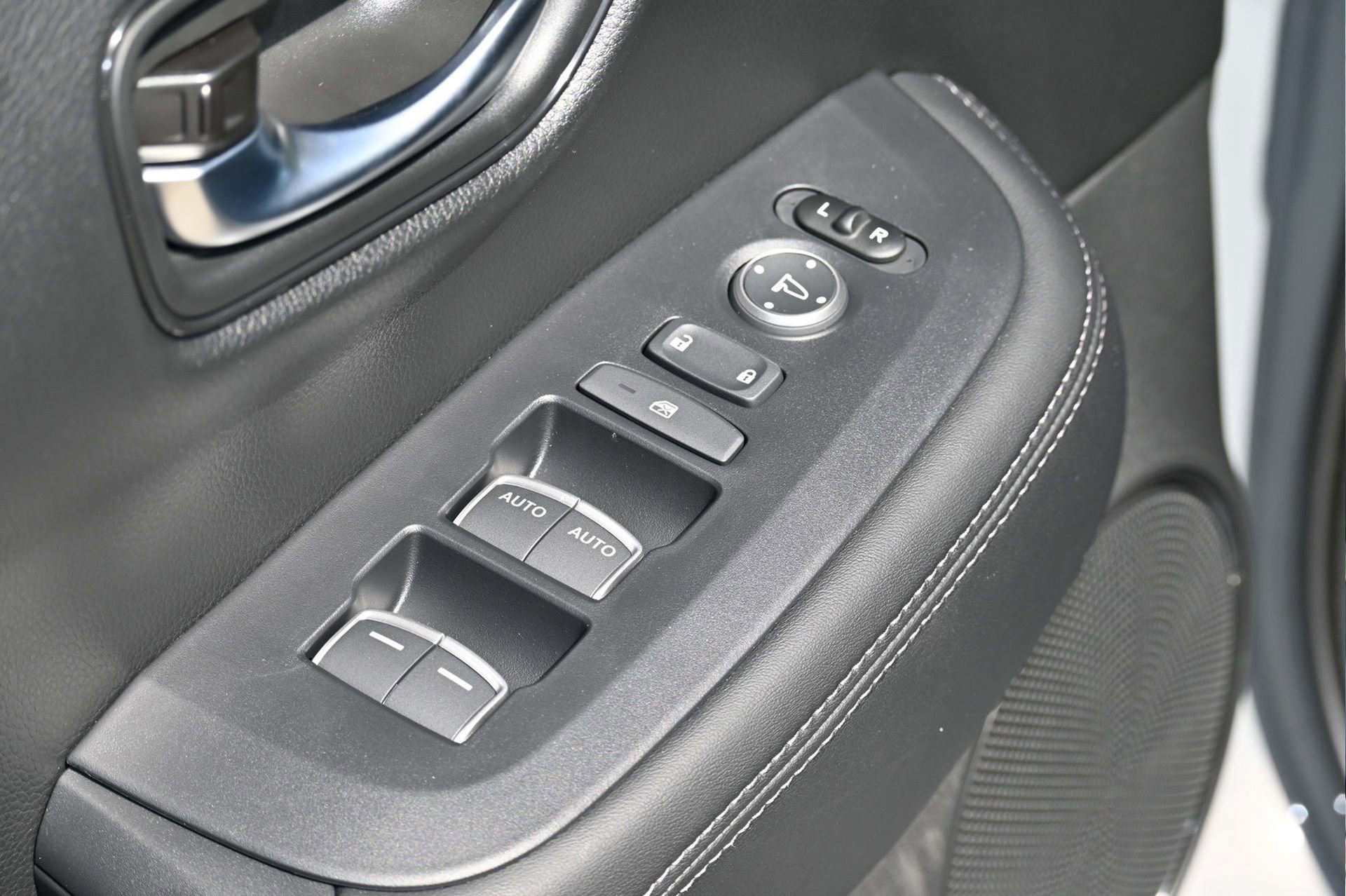 New 2026 Honda HR-V EX-L image 17