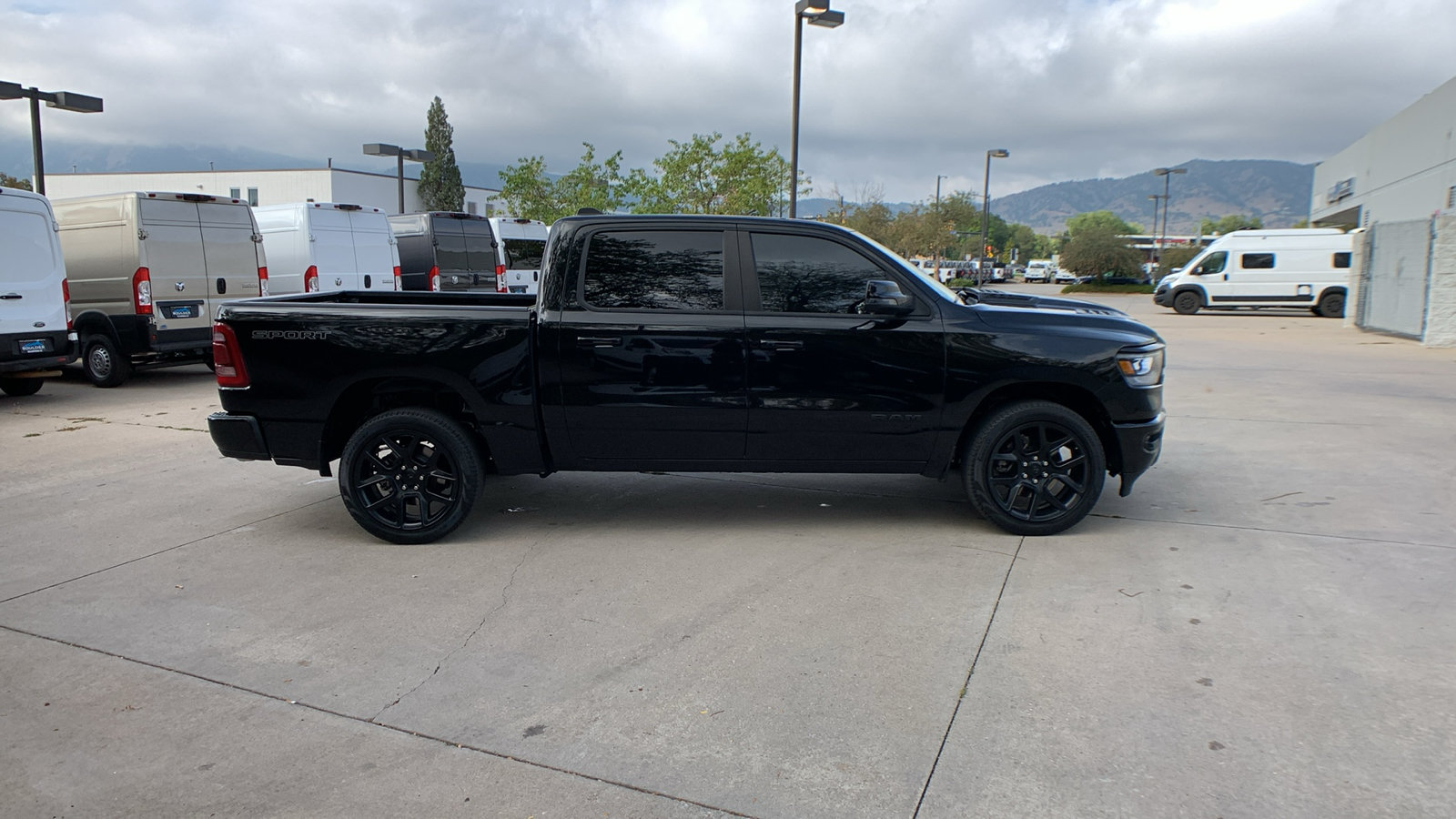 Used 2023 RAM 1500 Laramie AWD/4WD image 6