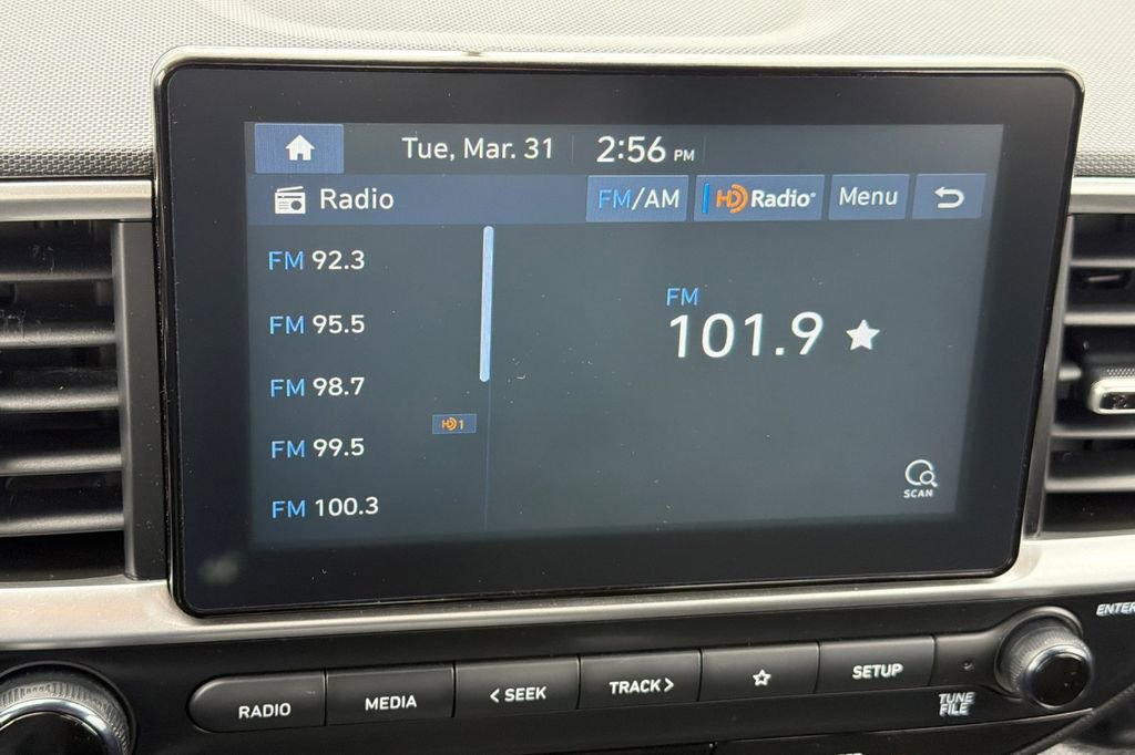 Used 2020 Hyundai Venue SE image 16