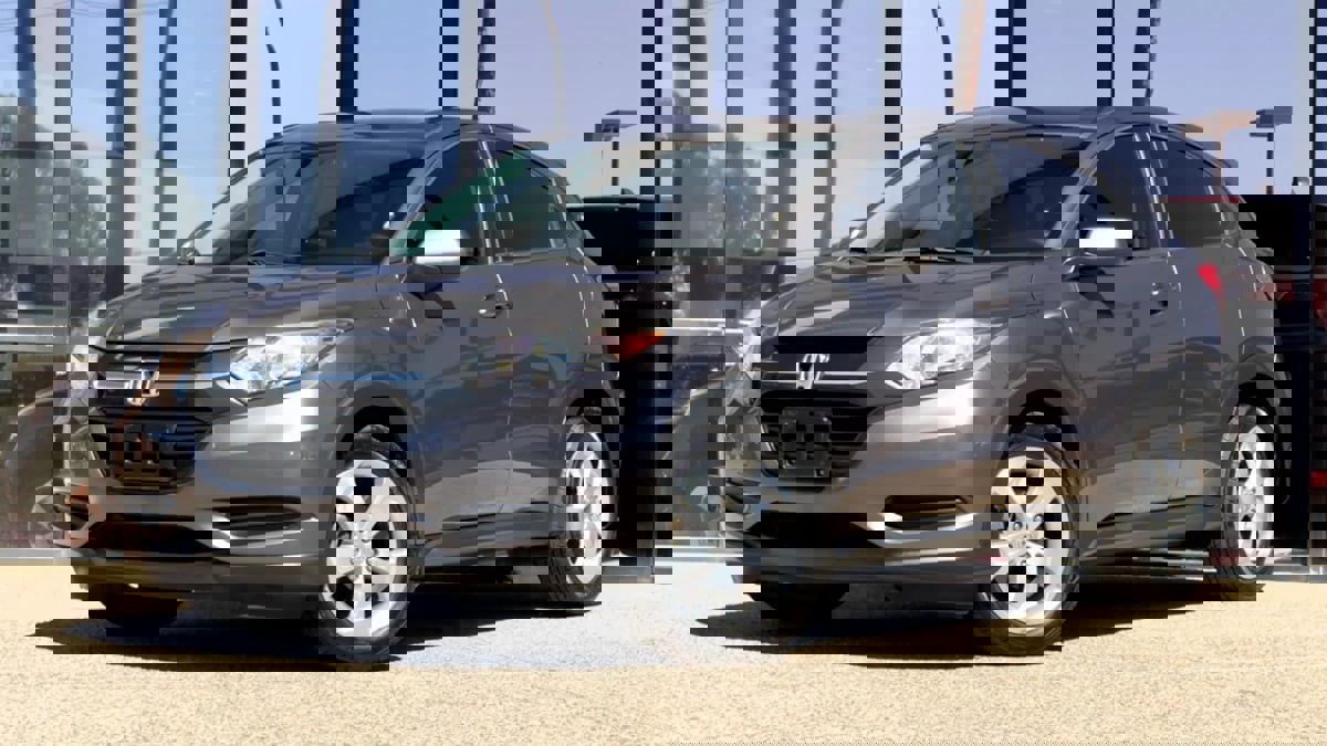 Used 2016 Honda HR-V LX image 2