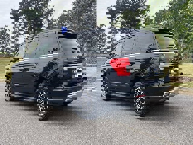 Used 2024 Ford Expedition XLT AWD/4WD image 9