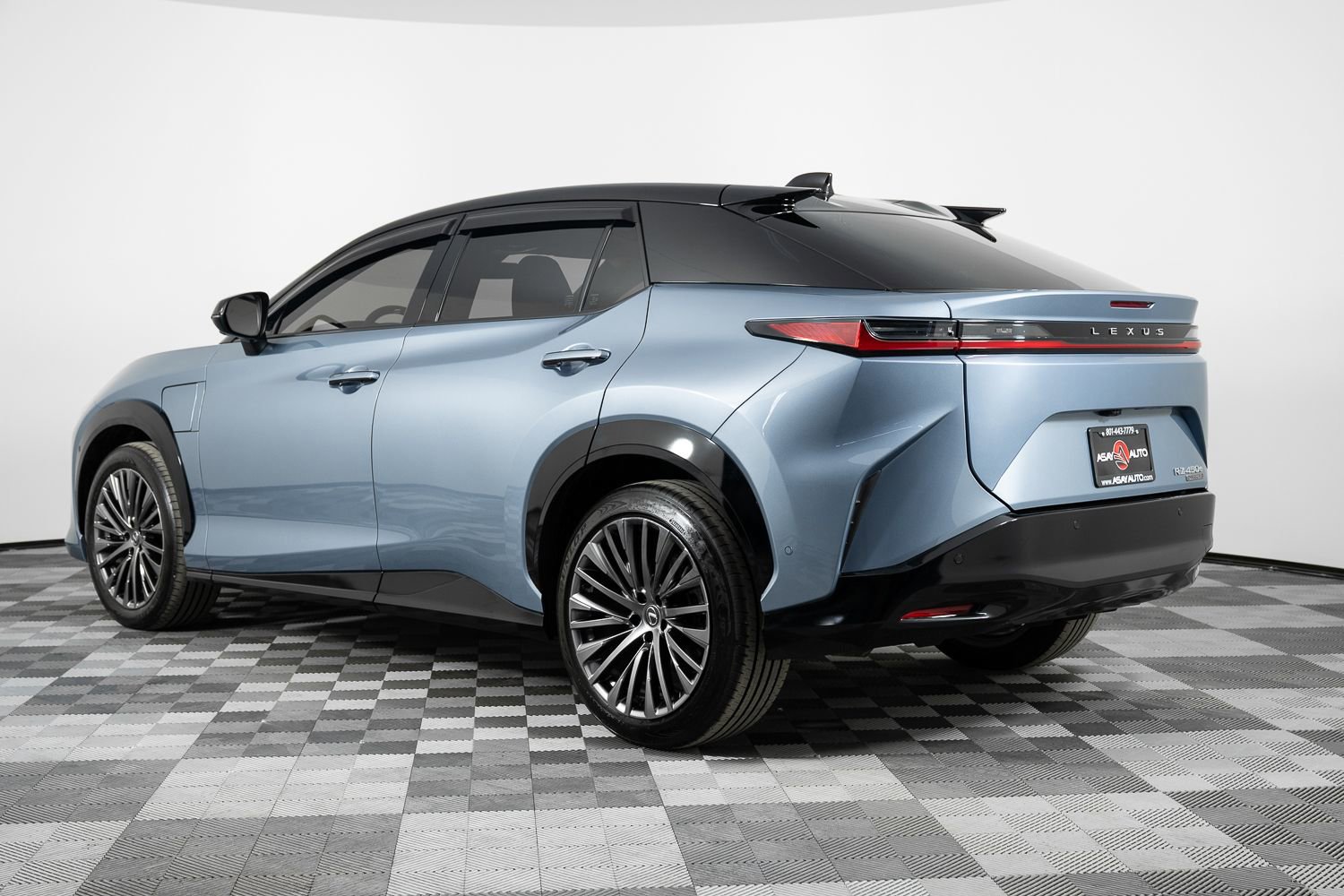 Used 2023 Lexus RZ 450e Premium w/ Accessory Package (2T) image 4