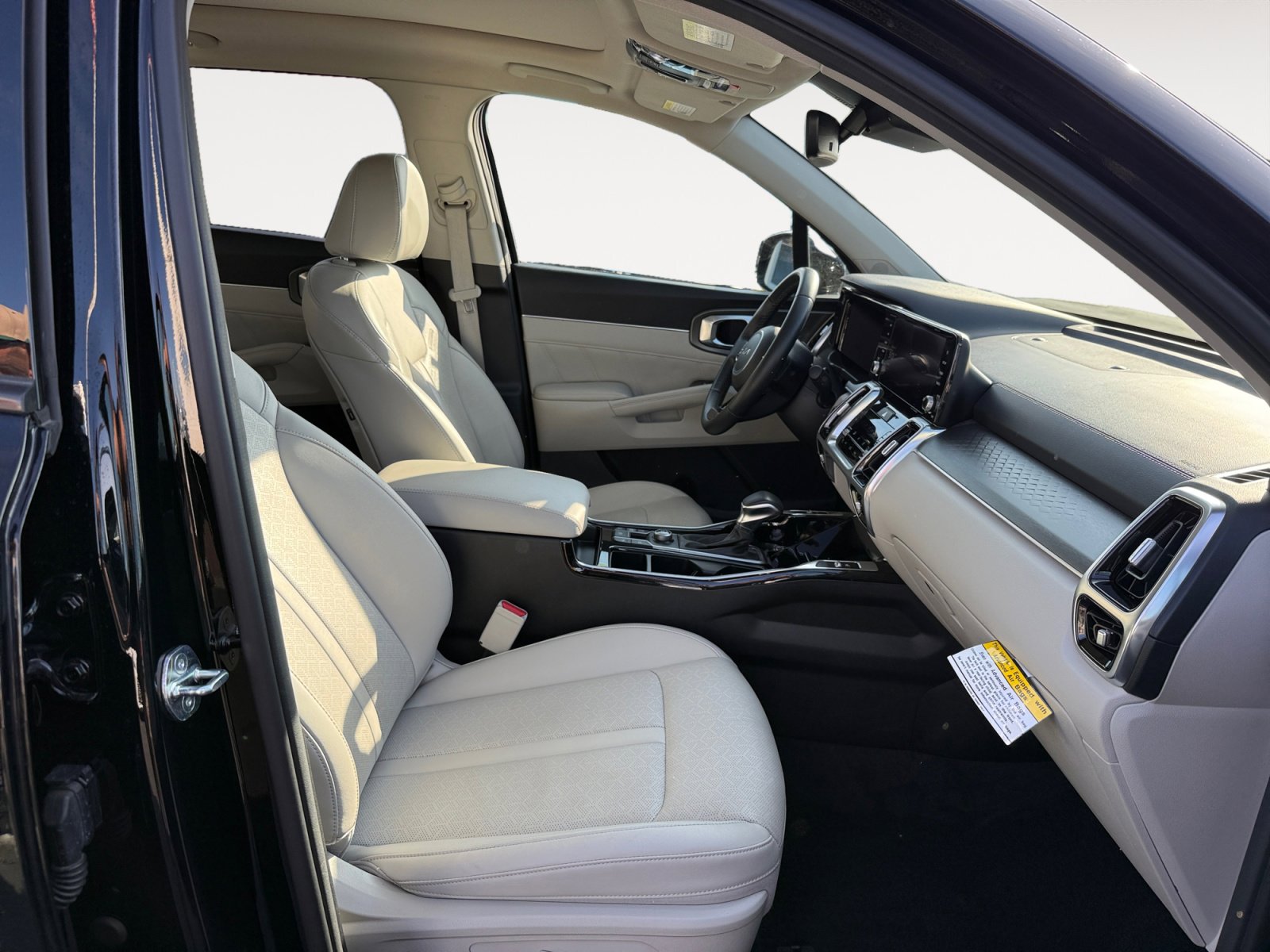 Used 2023 Kia Sorento SX image 19