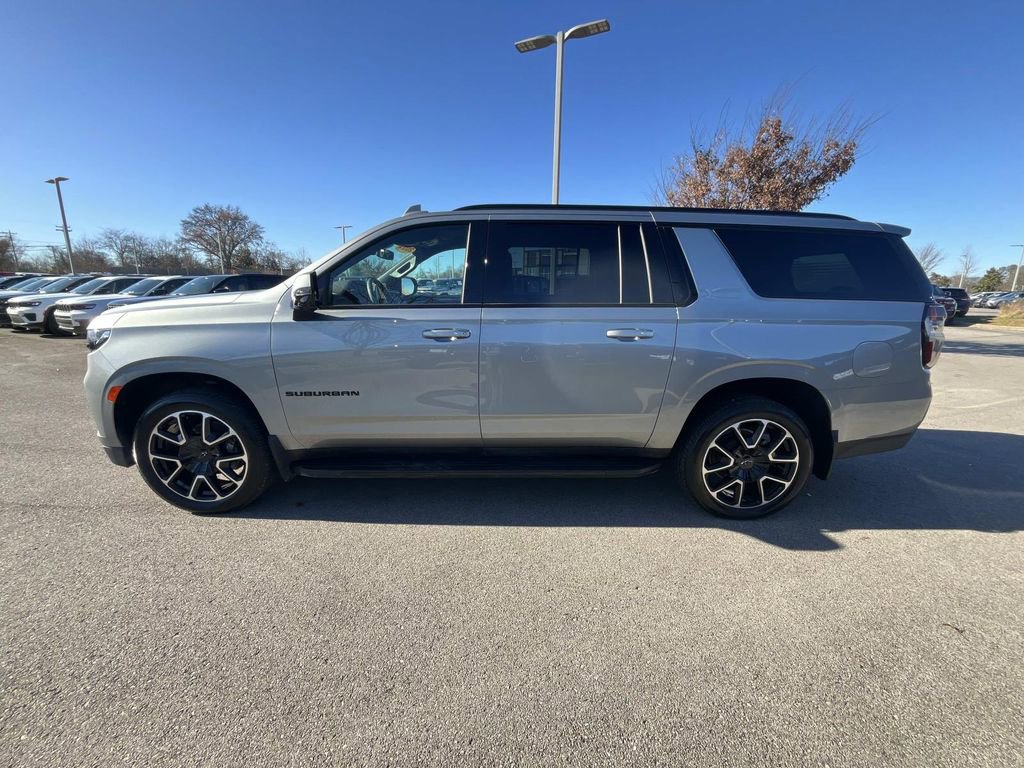 Used 2024 Chevrolet Suburban RST w/ Luxury Package image 5